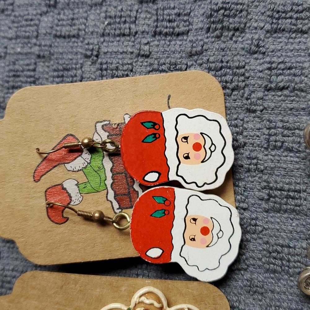 Christmas Jewelry 7 Pc Bundle. Santa Theme Earrings Bracelet Pin Necklace Vintag - Picture 4 of 13